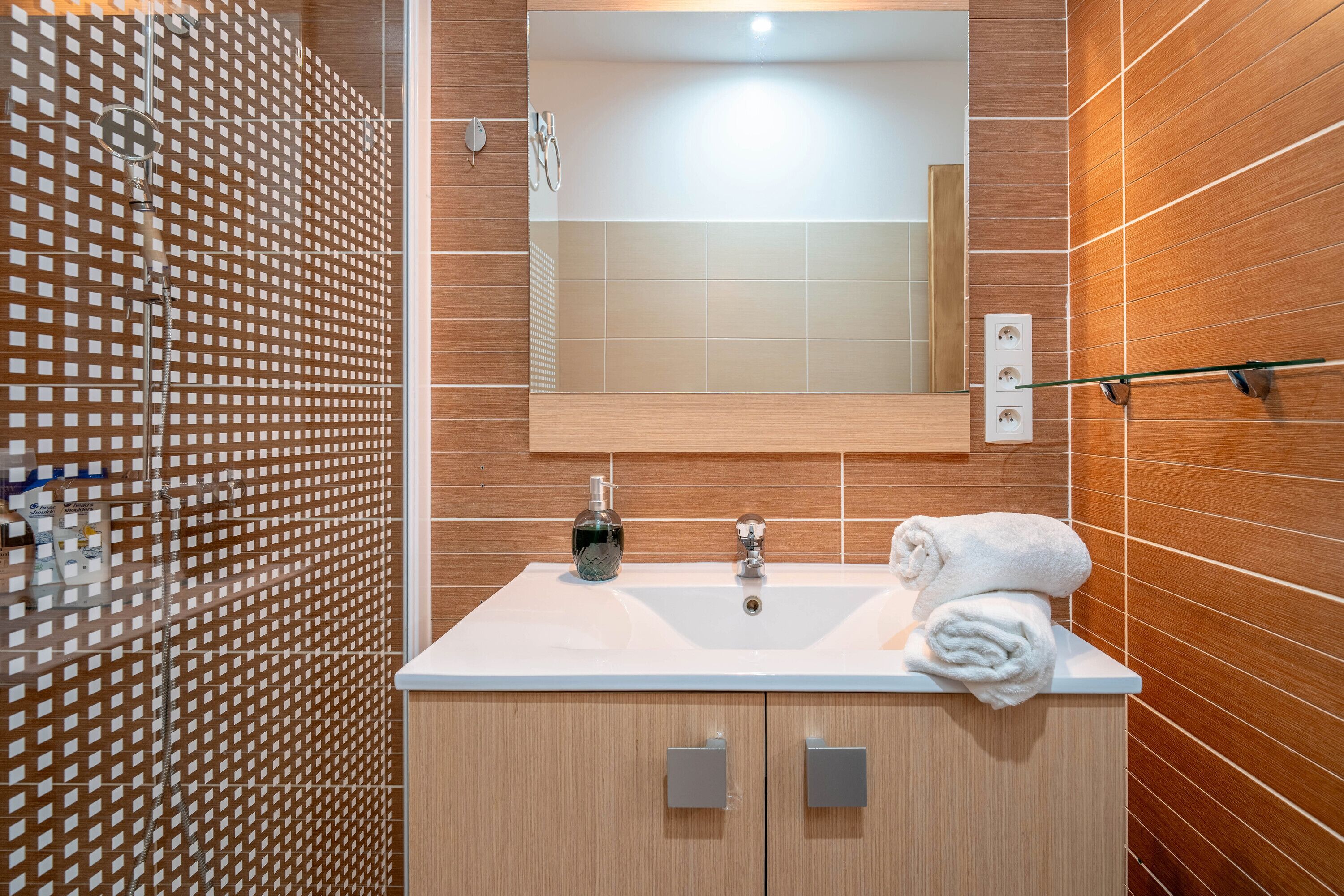 Douche, serviettes fournies