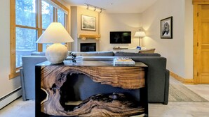 Smart TV, fireplace - Dog friendly, hot tub, free shuttle (Keystone)