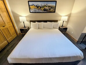 1 bedroom, desk, iron/ironing board, WiFi