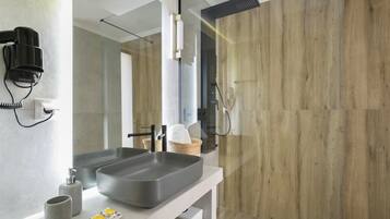 Dusche, Haartrockner, Handtücher
