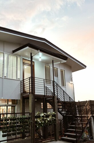 4-Bedroom House in Baguio City with Parking. Pet-friendly!