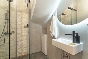 Bruser, hårtørrer, håndklæder