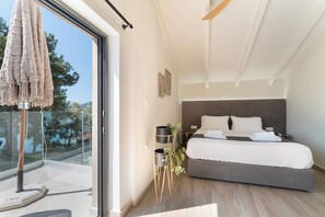 3 slaapkamers, een strijkplank/strijkijzer, gratis wifi, beddengoed