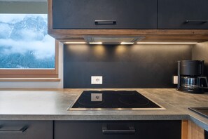 Fridge, stovetop, dishwasher, coffee/tea maker