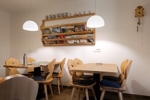 Dining - Apartment 'Schmetterling' with Mountain View, Shared Terrace and Wi-Fi (Seis)