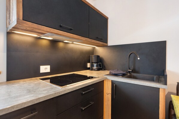 Fridge, stovetop, dishwasher, coffee/tea maker - Apartment 'Schmetterling' with Mountain View, Shared Terrace and Wi-Fi (Seis)