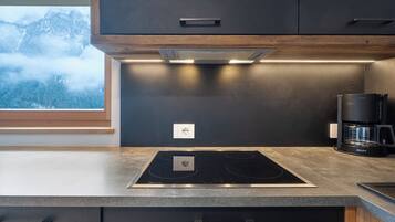 Fridge, stovetop, dishwasher, coffee/tea maker