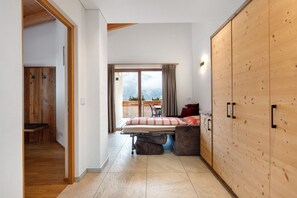 2 bedrooms, free WiFi, bed sheets - Apartment 'Wiesenduft' with Mountain View, Private Terrace and Wi-Fi (Seis)