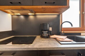 Fridge, stovetop, dishwasher, coffee/tea maker