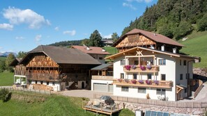 Exterior - Apartment 'Wiesenduft' with Mountain View, Private Terrace and Wi-Fi (Seis)