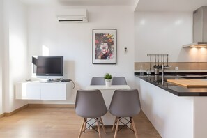 Dining - Apartment 'Quiet, Bright and Central' with Shared Terrace, Wi-Fi and Air Conditioning (Málaga)