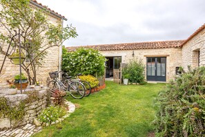 Exterior - The Chai de la Lumineuse – Authentic Home in Saint-Pierre-d'Oléron, Tranquility & Comfort (SAINT PIERRE D'OLERON)