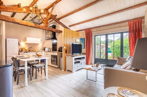 The Chai de la Lumineuse – Authentic Home in Saint-Pierre-d'Oléron, Tranquility & Comfort