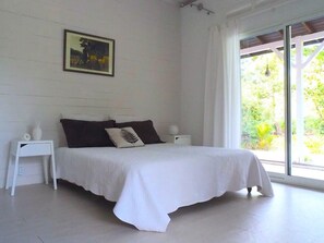 3 slaapkamers, een strijkplank/strijkijzer, wifi, beddengoed