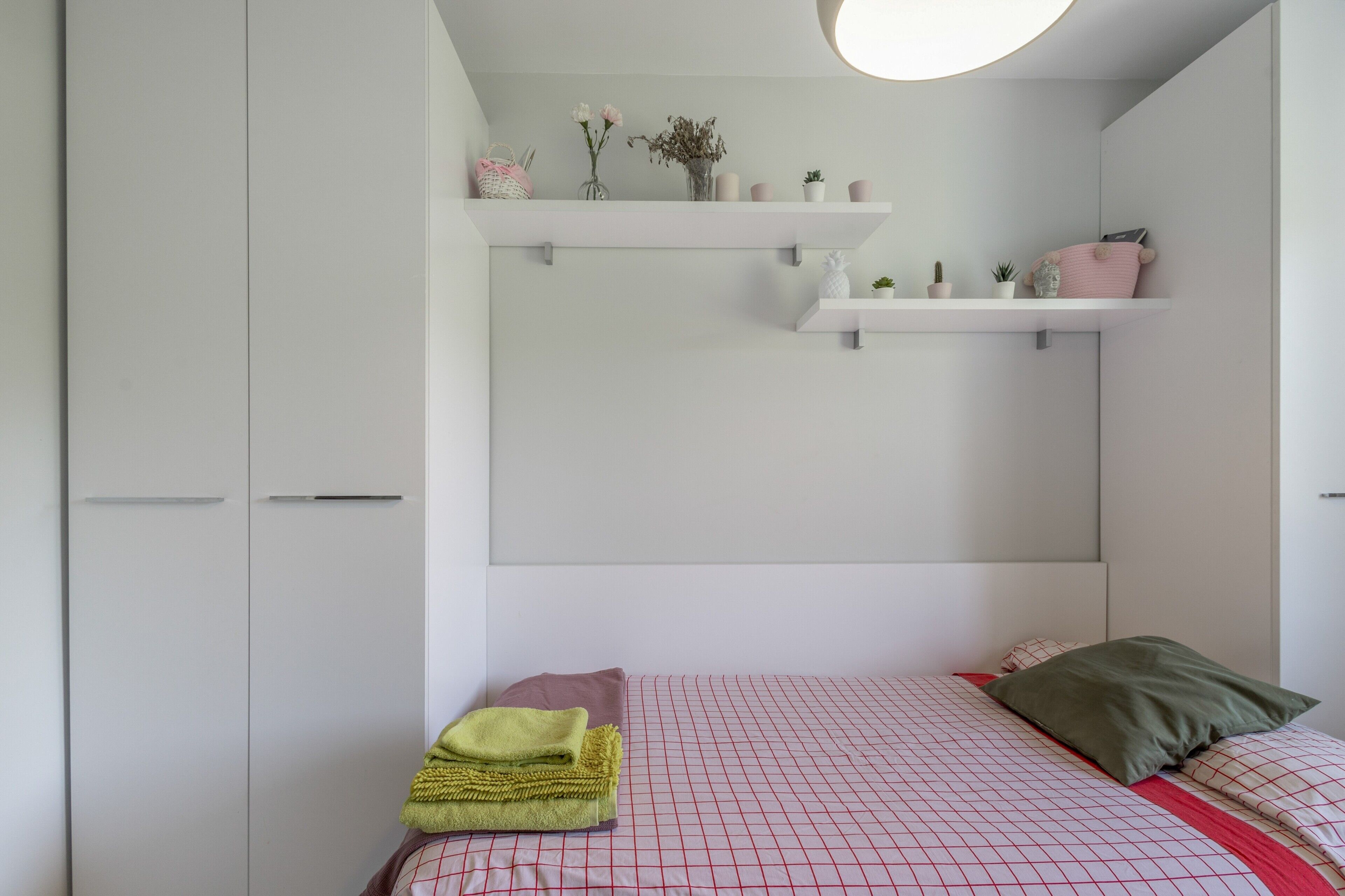 3 bedrooms, iron/ironing board, WiFi (free), bed sheets