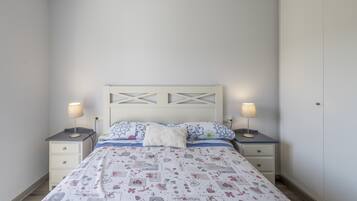 3 dormitorios, tabla de planchar con plancha, wifi gratis y ropa de cama