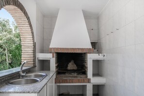 المنطقة المحيطة بالمنشأة