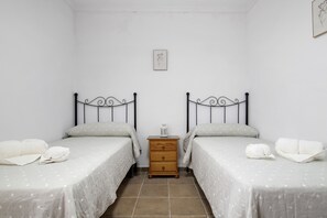 3 makuuhuonetta, ilmainen Wi-Fi, vuodevaatteet, pääsy pyörätuolilla