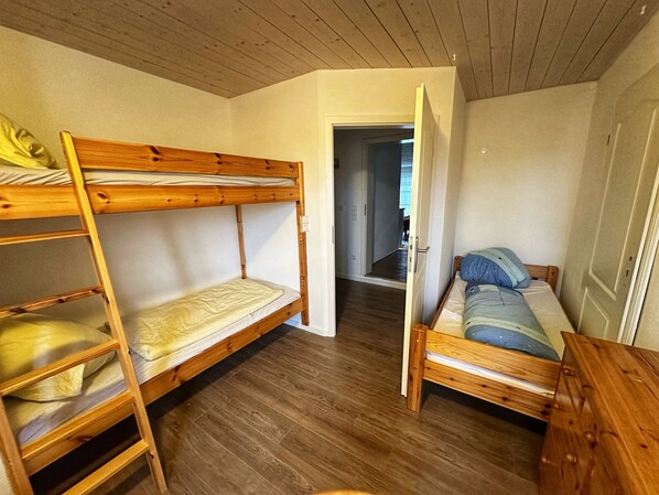 2 Schlafzimmer, Zimmersafe, Bügeleisen/Bügelbrett, WLAN