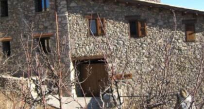 Country House 'El Paller O La Casa De Ca L’Escolà' with Mountain View, Shared Terrace and Wi-Fi