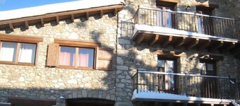 Country House 'El Paller O La Casa De Ca L’Escolà' with Mountain View, Shared Terrace and Wi-Fi