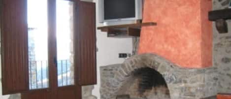 TV, fireplace, DVD player