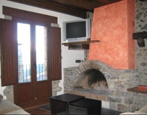 TV, caminetto, lettore DVD