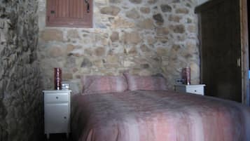 1 dormitorio, tabla de planchar con plancha, wifi gratis y ropa de cama