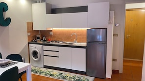 Dúplex, no fumadores, vistas al patio | Cocina básica privada
