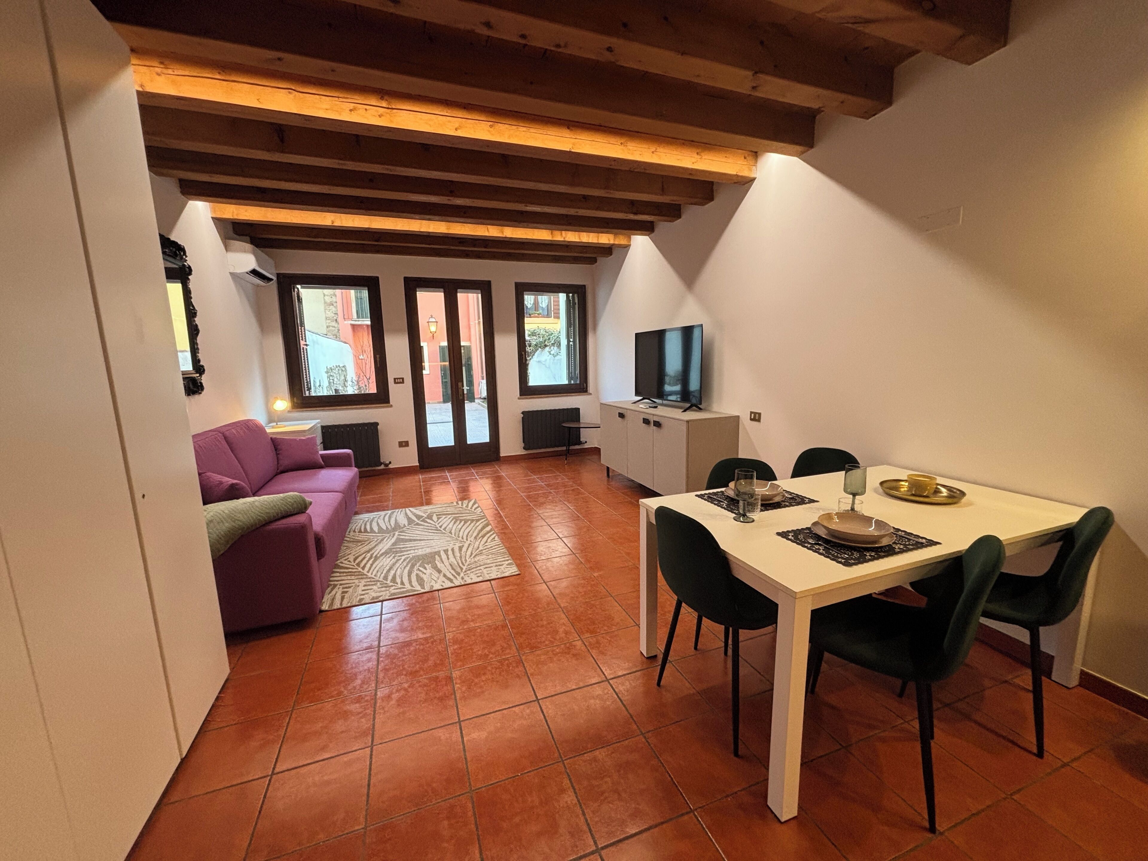 Duplex, Non Smoking, Courtyard View | Living area