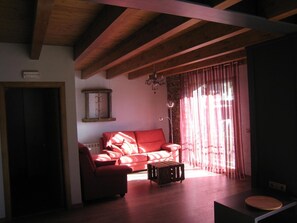 Fernseher, Kamin, DVD-Player, Stereoanlage