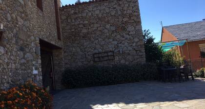 Country House 'Cal Poeta' with Mountain View, Private Garden and Wi-Fi