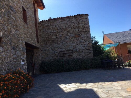 Country House 'Cal Poeta' with Mountain View, Private Garden and Wi-Fi