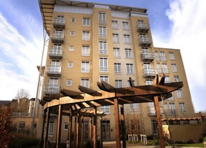 Exterior - Reading Spacious Two Bedroom Apartment (Reading)