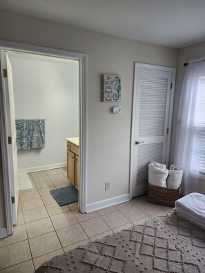 1 chambre, fer et planche à repasser, Wi-Fi, draps fournis