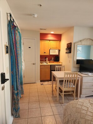1 bedroom, iron/ironing board, WiFi, bed sheets - Cozy Studio in charming Calabash in Gated Golfing Community, WiFi (Calabash)