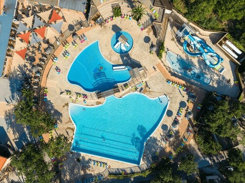 ZEcamping 5 étoiles parc aquatique locatif TV LV BBQ 40m2