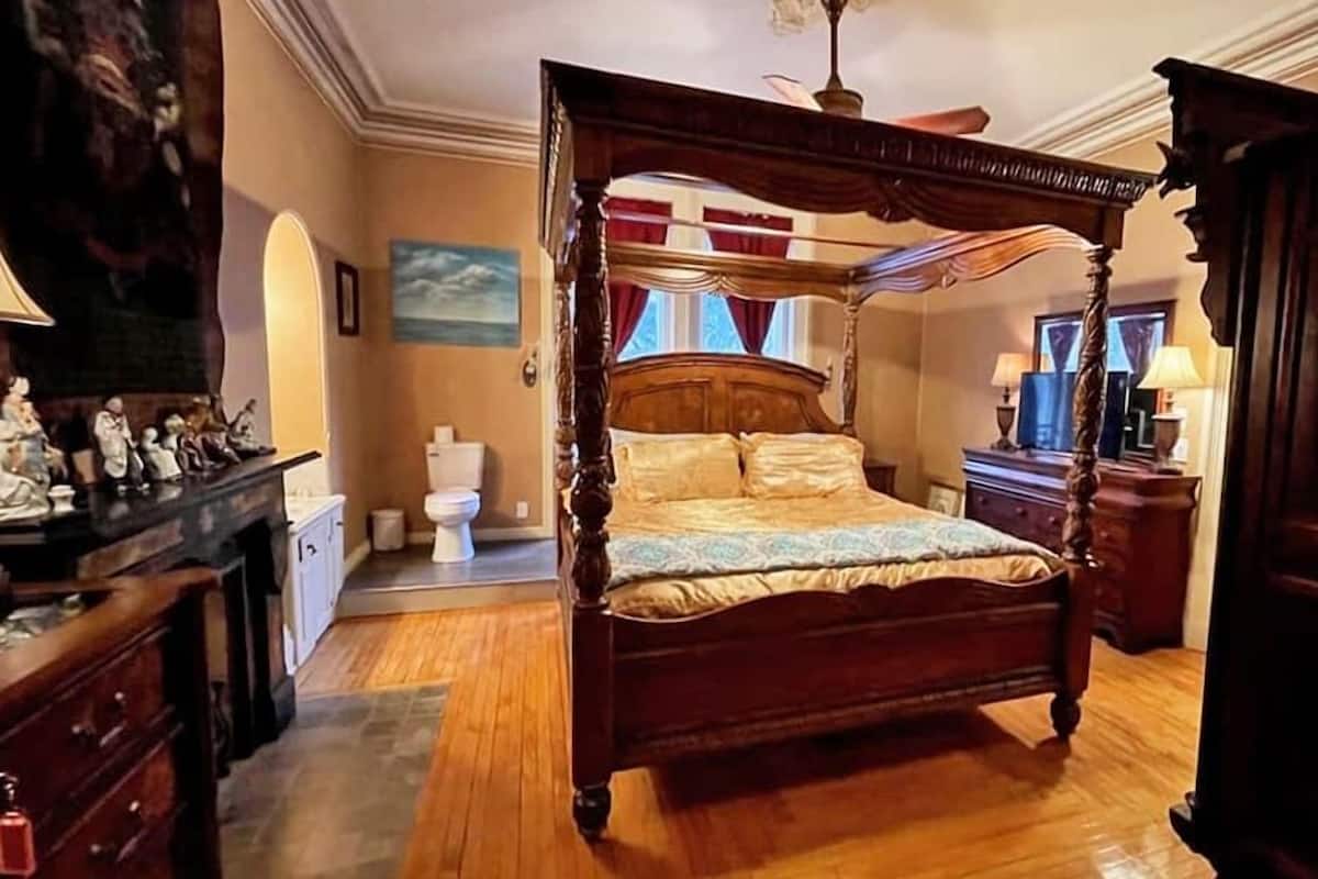 Deluxe Room, Garden View | Desk, laptop workspace, soundproofing, iron/ironing board