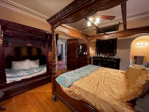 Escritorio y espacio para trabajar con laptop