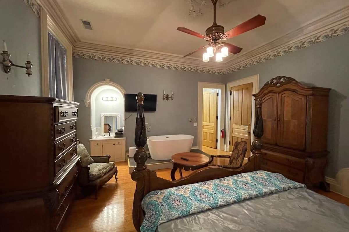 Deluxe Room, Garden View | Desk, laptop workspace, soundproofing, iron/ironing board