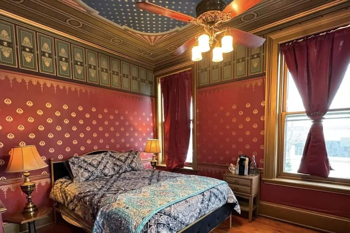 Deluxe Room, Garden View | Desk, laptop workspace, soundproofing, iron/ironing board