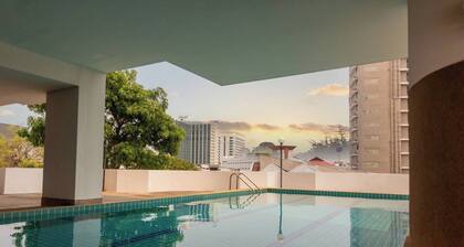 Cozy 1-bedroom condo with AC and WiFi in lovely Chiang Mai