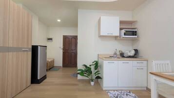 Fridge, microwave, electric kettle, cookware/dishes/utensils