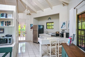 Fridge, microwave, oven, stovetop - Charming 2-bedroom house in fabulous Tar Bay (Georgetown)