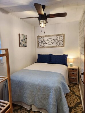 2 bedrooms, iron/ironing board, WiFi, bed sheets - Acadia Lobsterman's Coastal Bungalow (Lamoine)