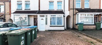 Spacious 4-Bedroom Home in Southampton – Perfect for Contractors or Families