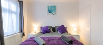 Spacious 4-Bedroom Home in Southampton – Perfect for Contractors or Families 