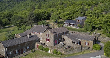 Maison de vacances 'La Bergerie' avec vue sur les montagnes, piscine partagée et climatisation