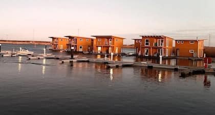 Hausboot in Kröslin am Bodden