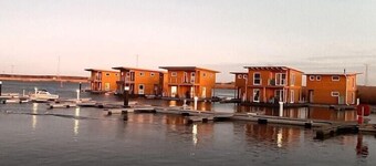 Hausboot in Kroeslin am Bodden